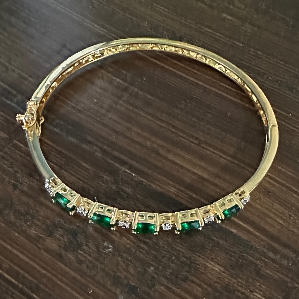 Elegant Gold and Green Bracelet